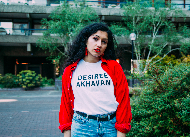 DESIREE AKHAVAN | T-Shirt