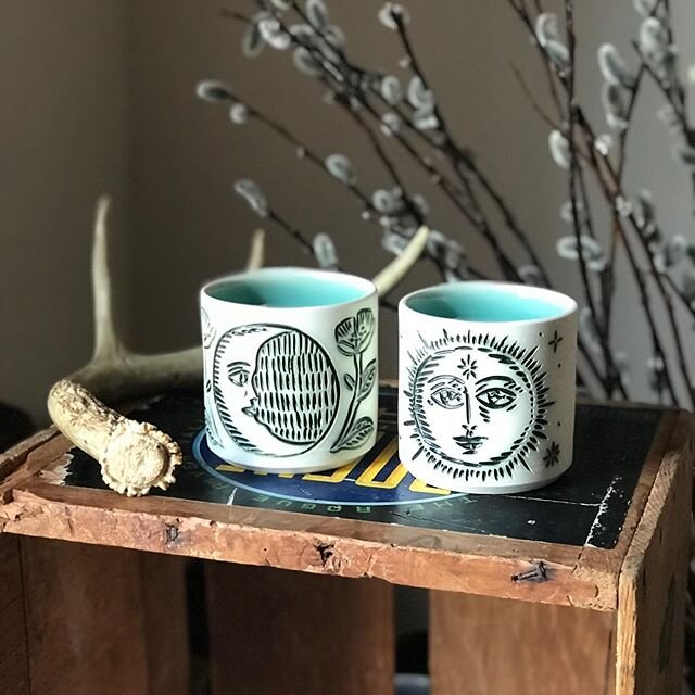 Who had a pair of these tumblers? 🌜🌞 Boaz and Jachin are named for two of the three pillars of hermetic psychology. Boaz signifies the moon/receptive energy, while Jachin signifies the sun/generative energy. Either energy in excess can be harmful -