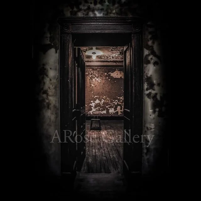 #ilovethecreepy #comeonin #takeaseat #cometothedarksidewehavecookies @mansfieldprison #mansfieldohio #ohiohauntings #waitingonwarmweather