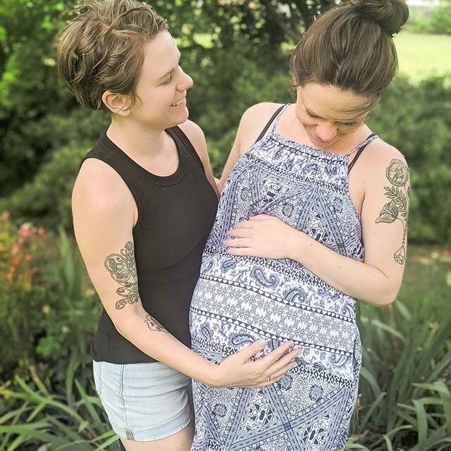 This is the first time my twin has been pregnant without me being pregnant! It has been an inspiring nine months watching my sister help grow @aaflowers19 baby! Surrogacy is such a unique experience and the strength, patience, and love of these two w