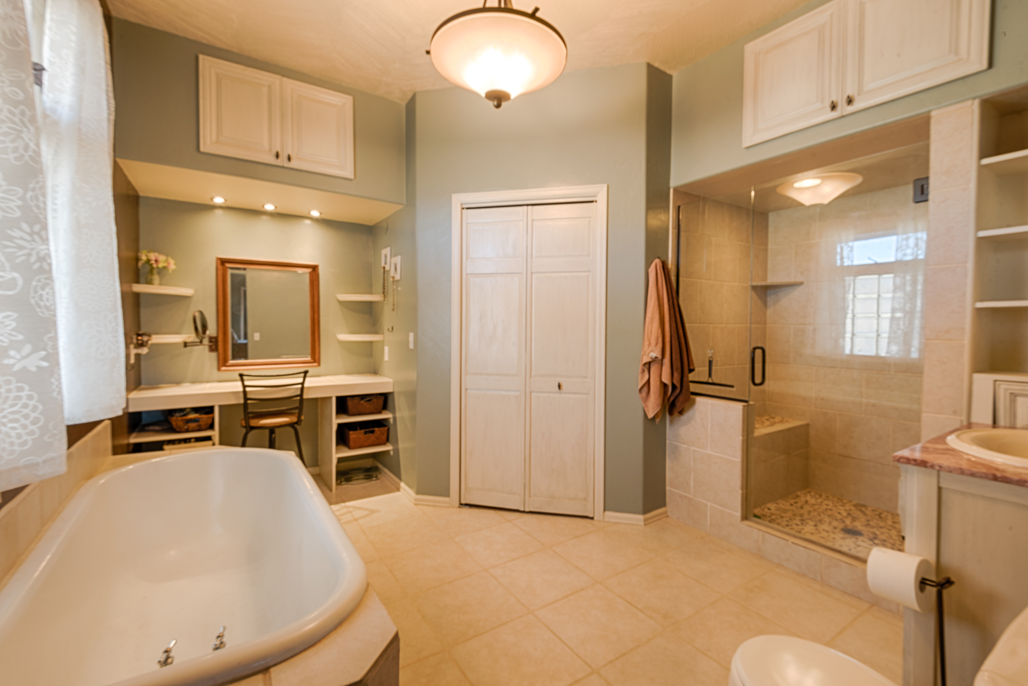 4_Master Bath.jpg