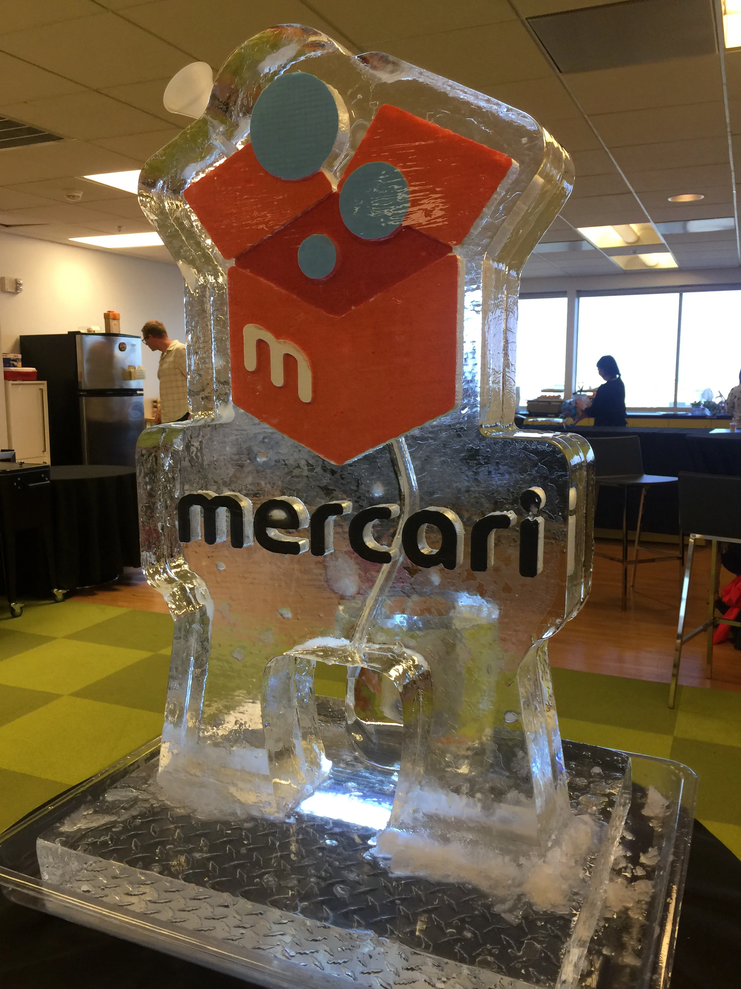 Colored mercari Logo Luge