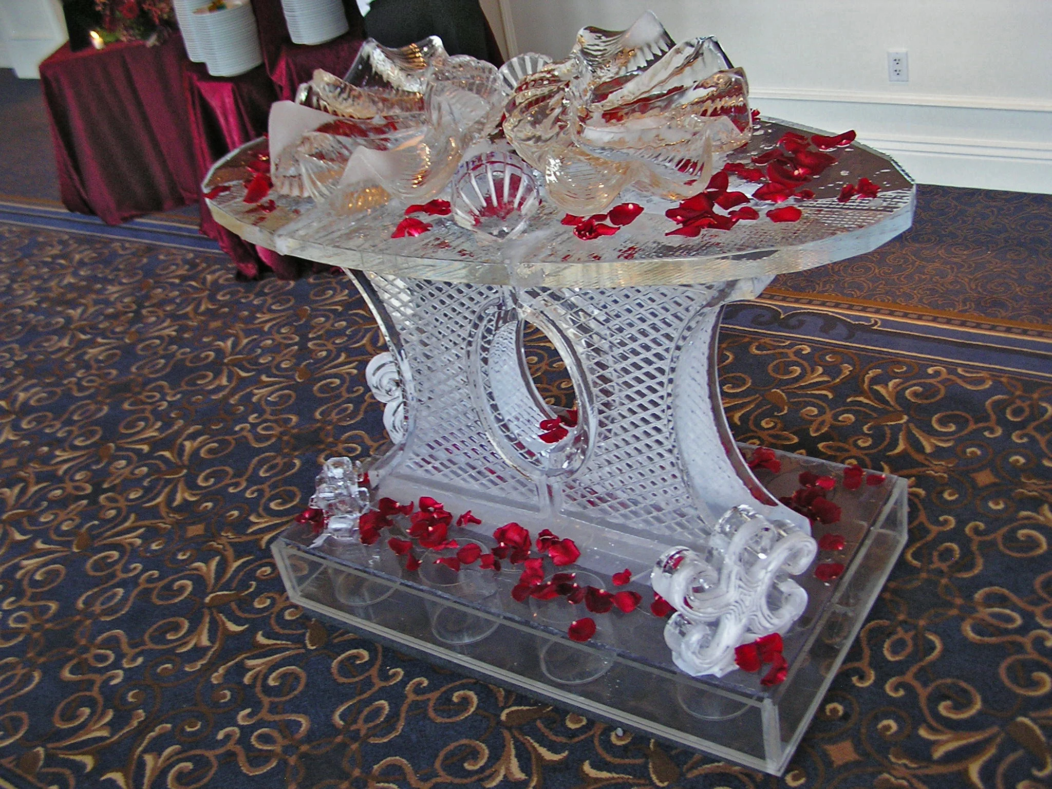 4 foot Clam Shell Ice Bar