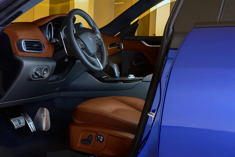 Maserati-Fabiorama-17-LevanteAzulB.jpg