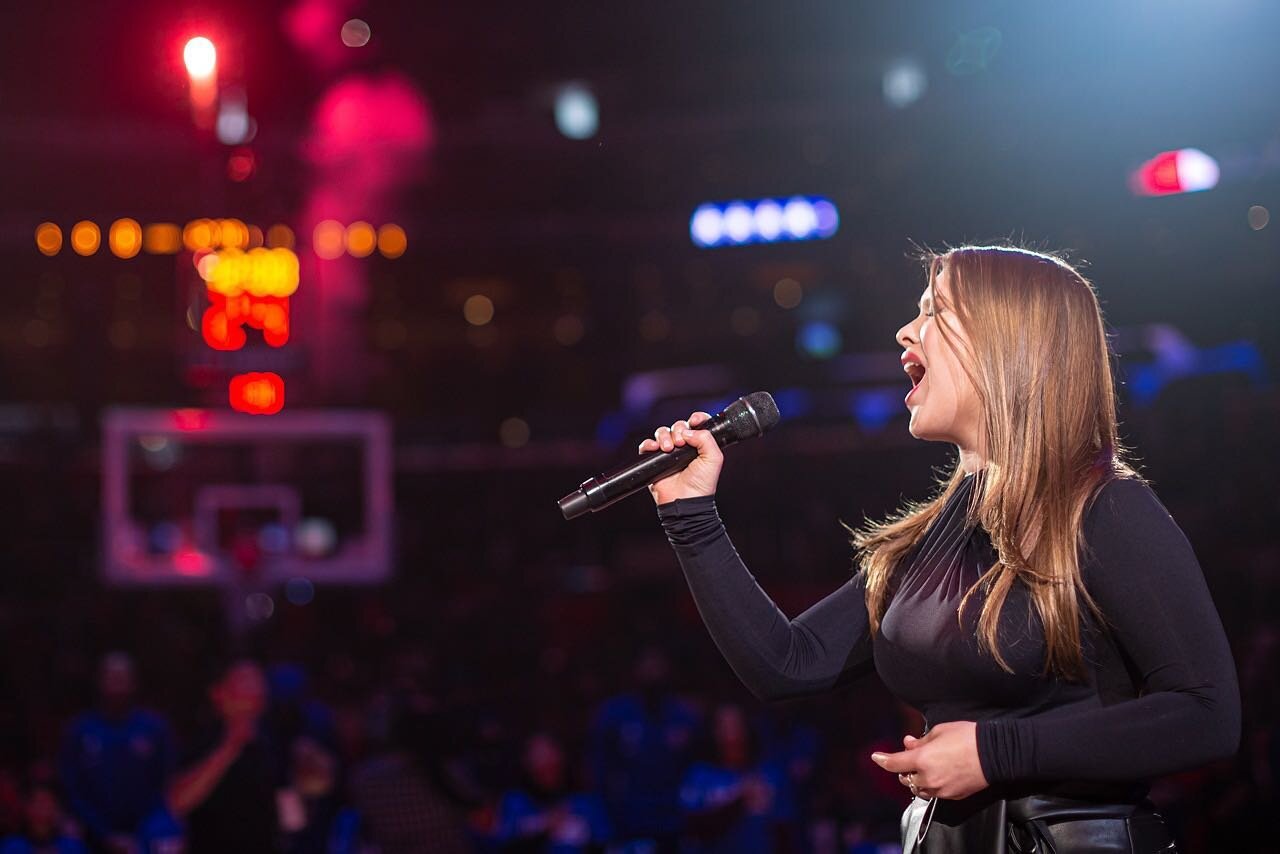 an honor to sing the anthem for the @laclippers and @sixers game ❤️