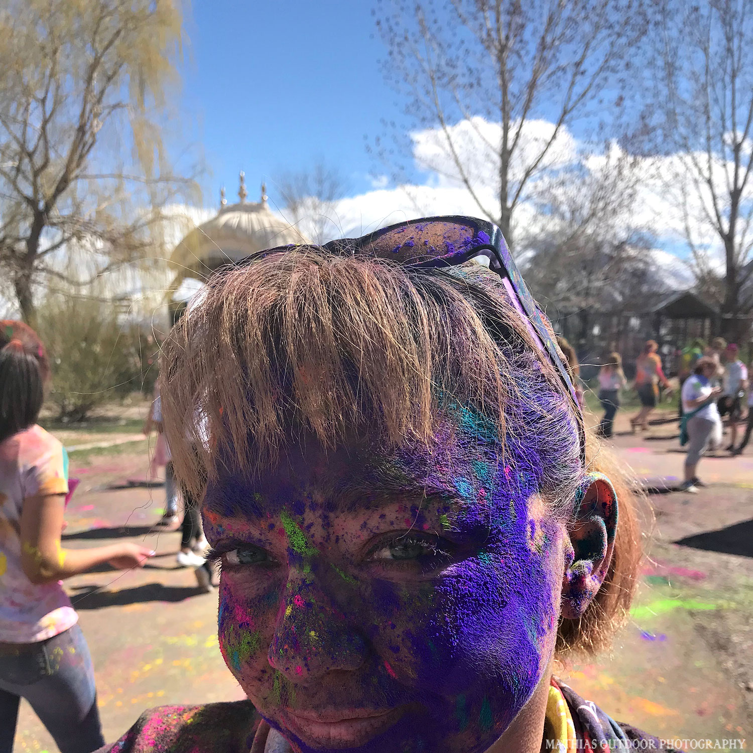 mathias-outdoor-studio-andrea-full-of-color.jpg