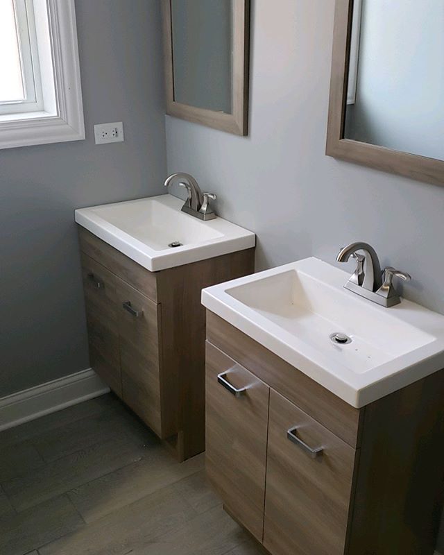 A bathroom built for two. What are your thoughts on wood inspired tile and features? 
___
#woodtile #guestbathroom #bathroomrenovation #modernhome #chicagorealtor #chicagorealestate #chicagocontractors #chicagobusiness #modernluxury #csliving #fixeru