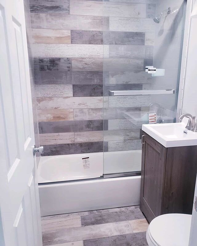 Sleek, modern, minimal. We love the matching wood tile shower and floors! What are your thoughts? 
___
#masterbathroom #remodel #bathroomrenovation #tilestyle #luxuryhome #bathroomdesign #chicagoplumber #chicago #chicagobusiness #modernluxury #cschic