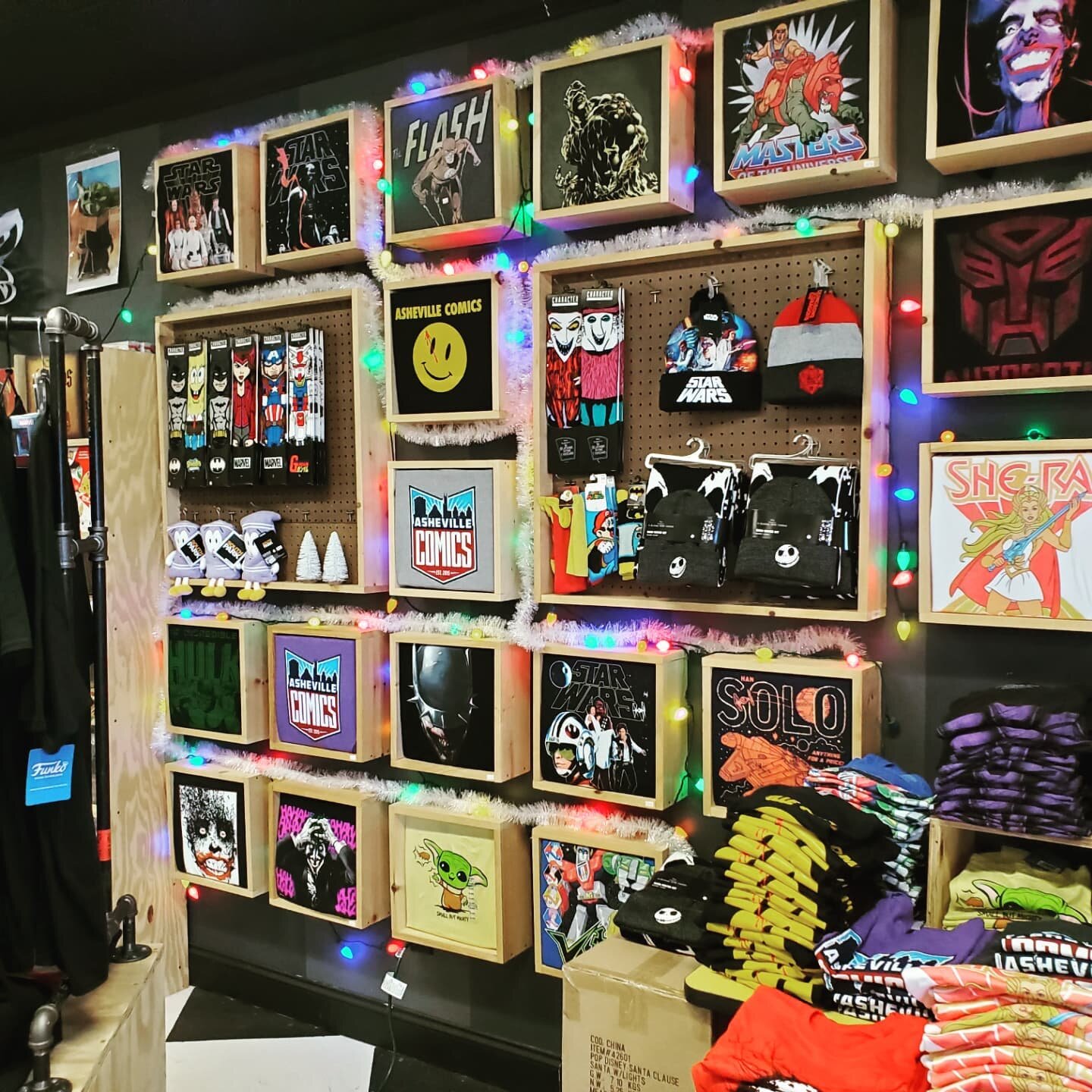 Need some last minute gift ideas for that special pop culture fanatic in your life (or yourself, just saying)? Here's some ideas, we're here until Christmas Eve at 4pm so you've got a couple more days!

#treatyoself #lastminutegifts #ashevillesfavori