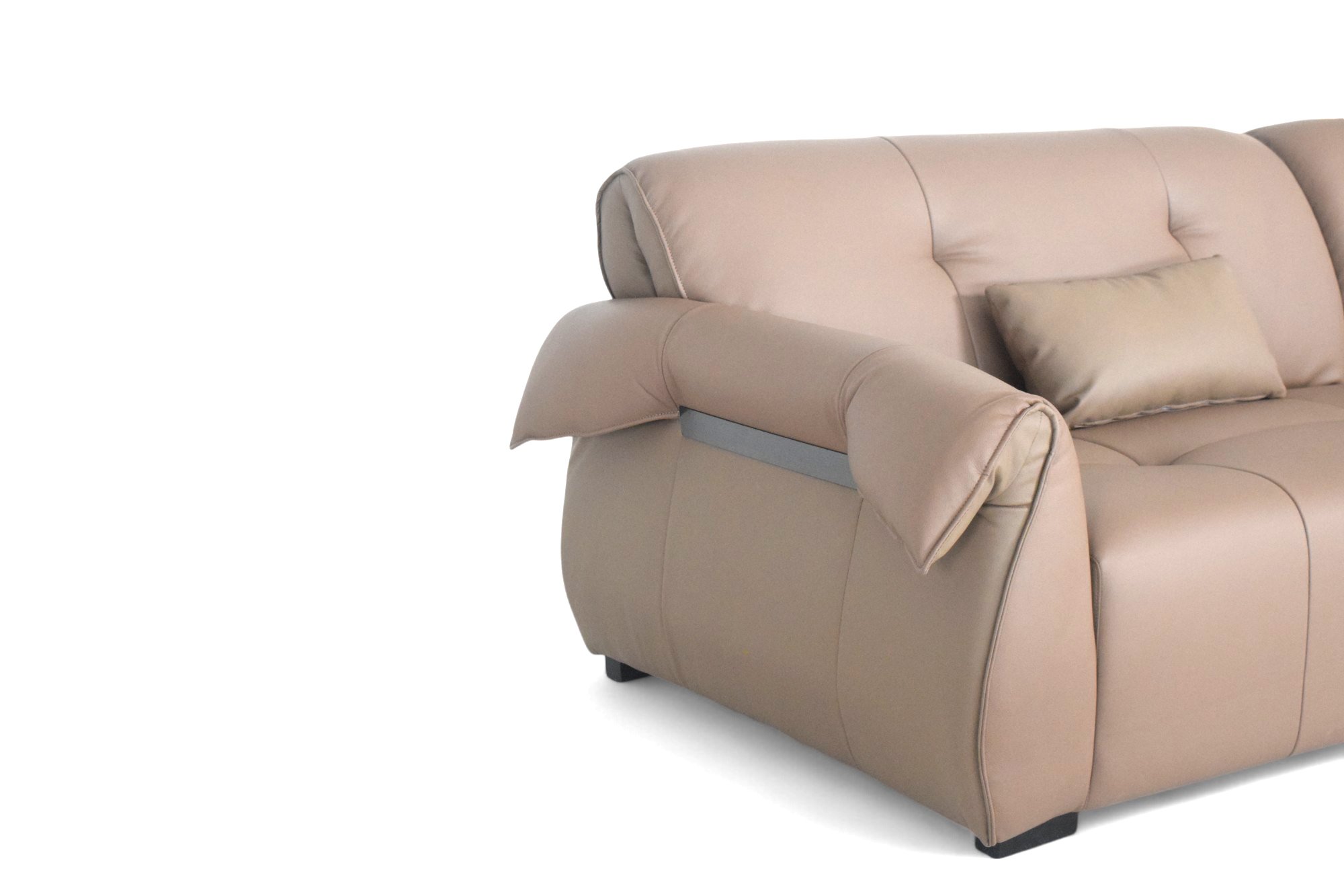 Three-quarter view of Verona modern leather sofa