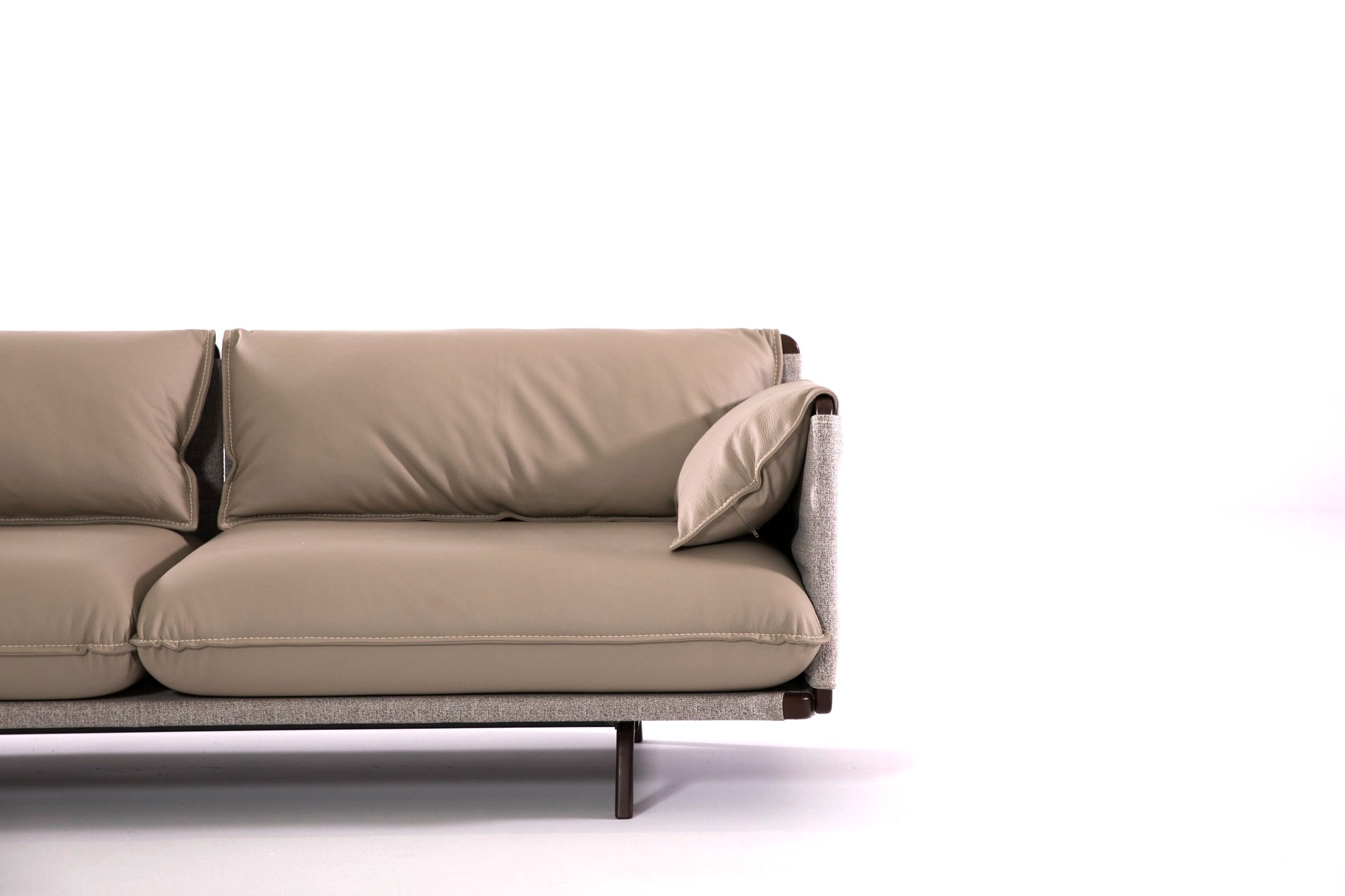 .Oslo 3-seater sofa half view with elegant display
