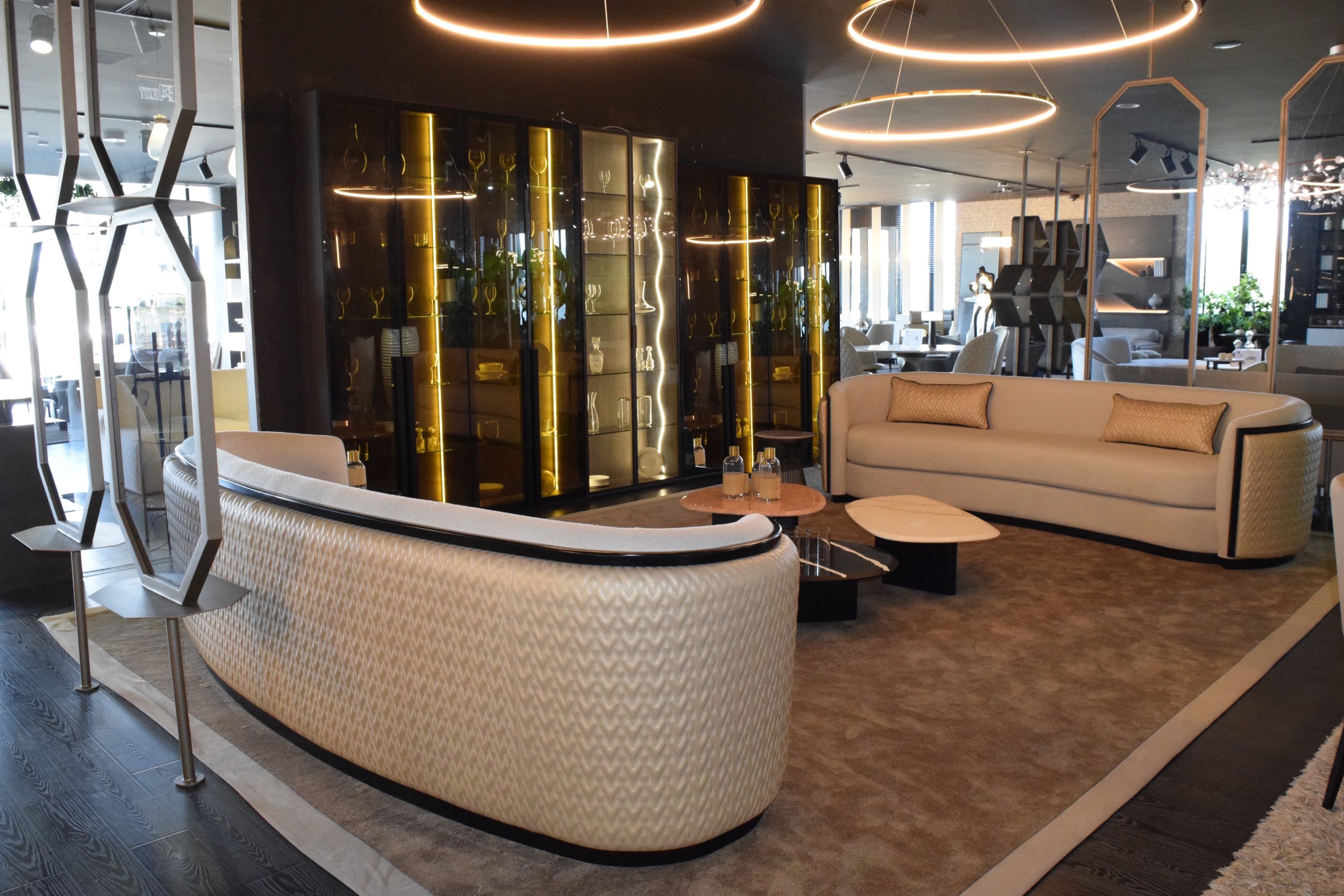 2.Bold luxurious sofa in a modern living room interior