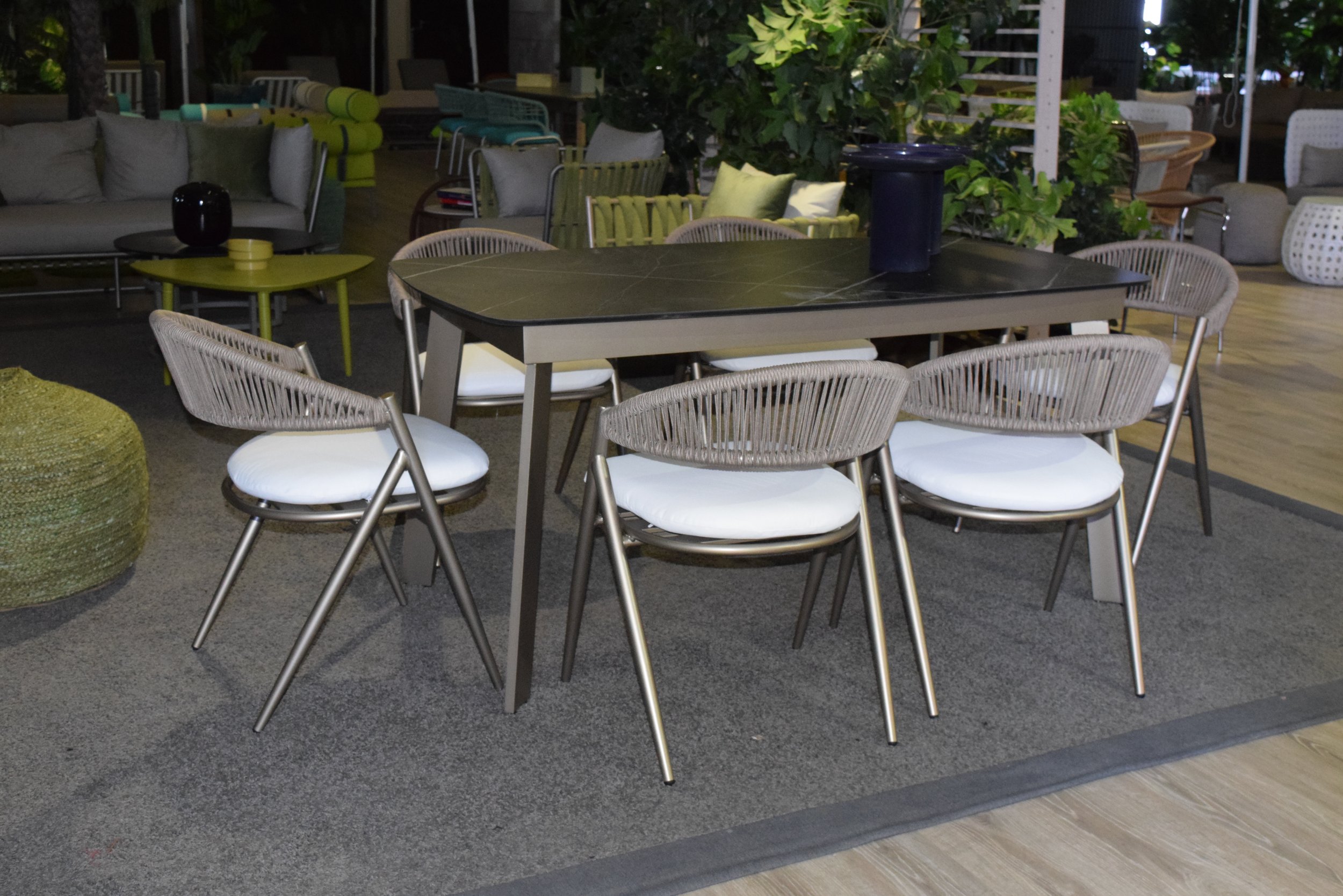 Stylish metallic finish lounge chair