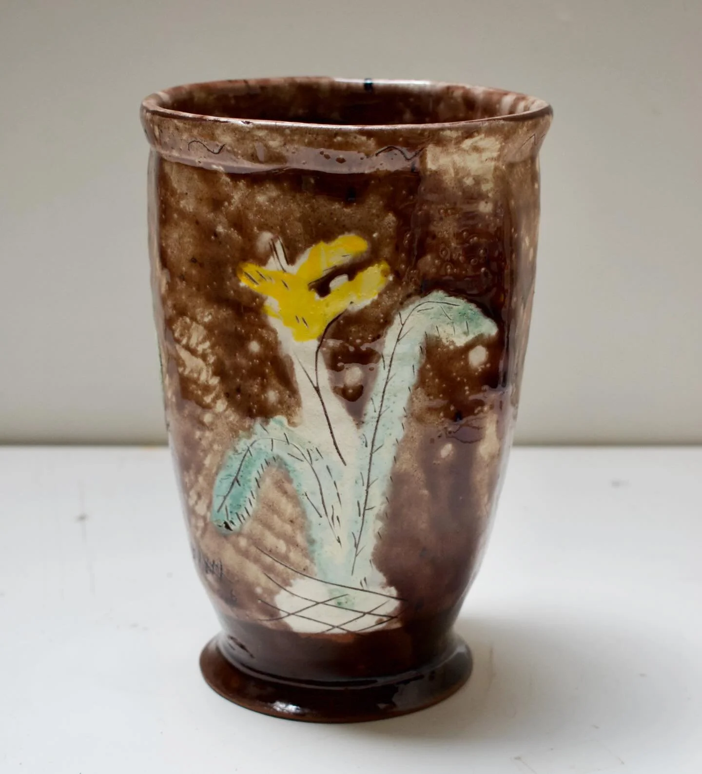 A small shift is happening here. 
Working with earthenware again has opened a new direction for me: slower, more experimental, and more centered on one-off works.
Planning to move the webshop toward monthly drops, with only a few regularly stocked pi