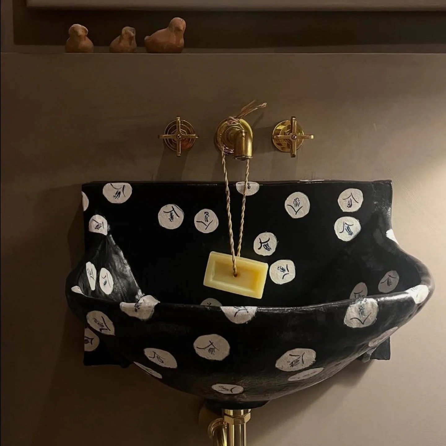 Sink in situ; thank you for the picture, @studio_order. Commissioned by @studionth
