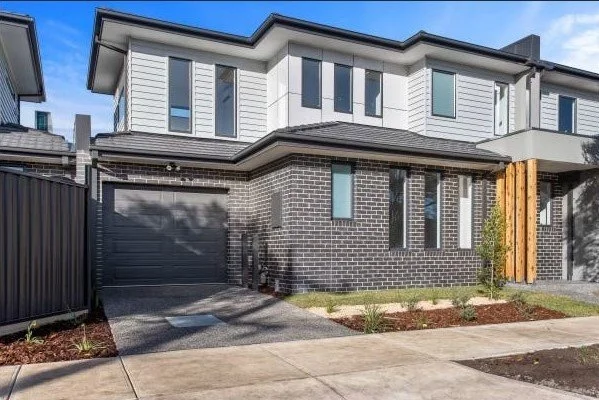 4 Reasons We Recommend Old Over New Property