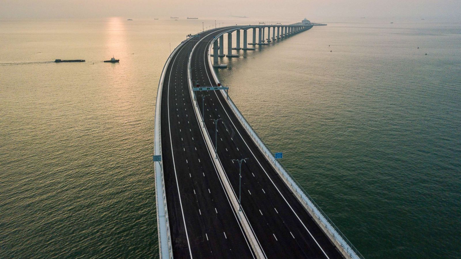 hong-kong-zhuhai-macau-bridge-gty-mem-181023_hpMain_16x9_1600.jpg