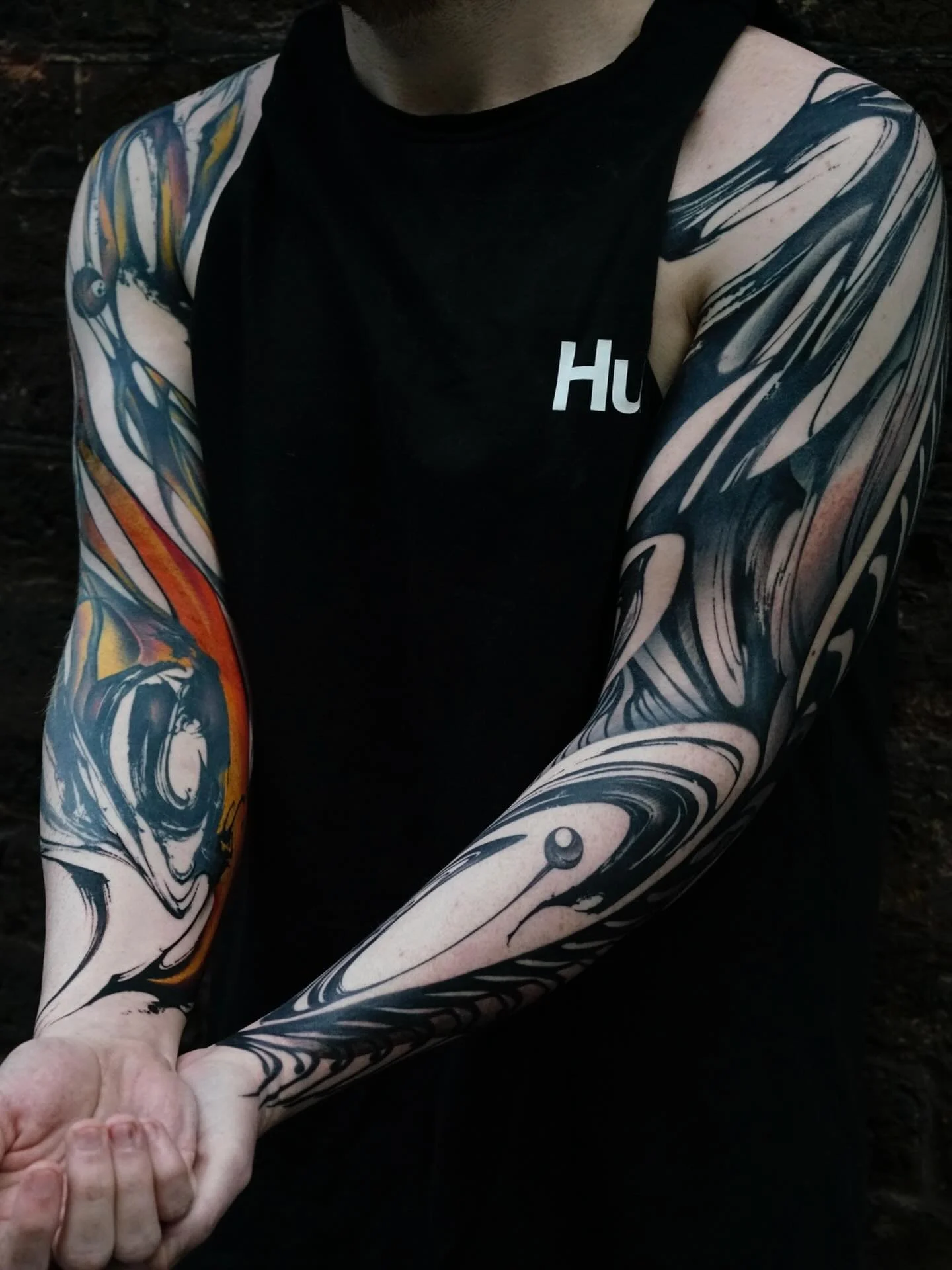 Done by @amjad_tat 👉 for bookings email him at amjelm00@gmail.com⁣⁣#amjadtat #abstracttattoo #blackworktattoo #redpointtattoo #london