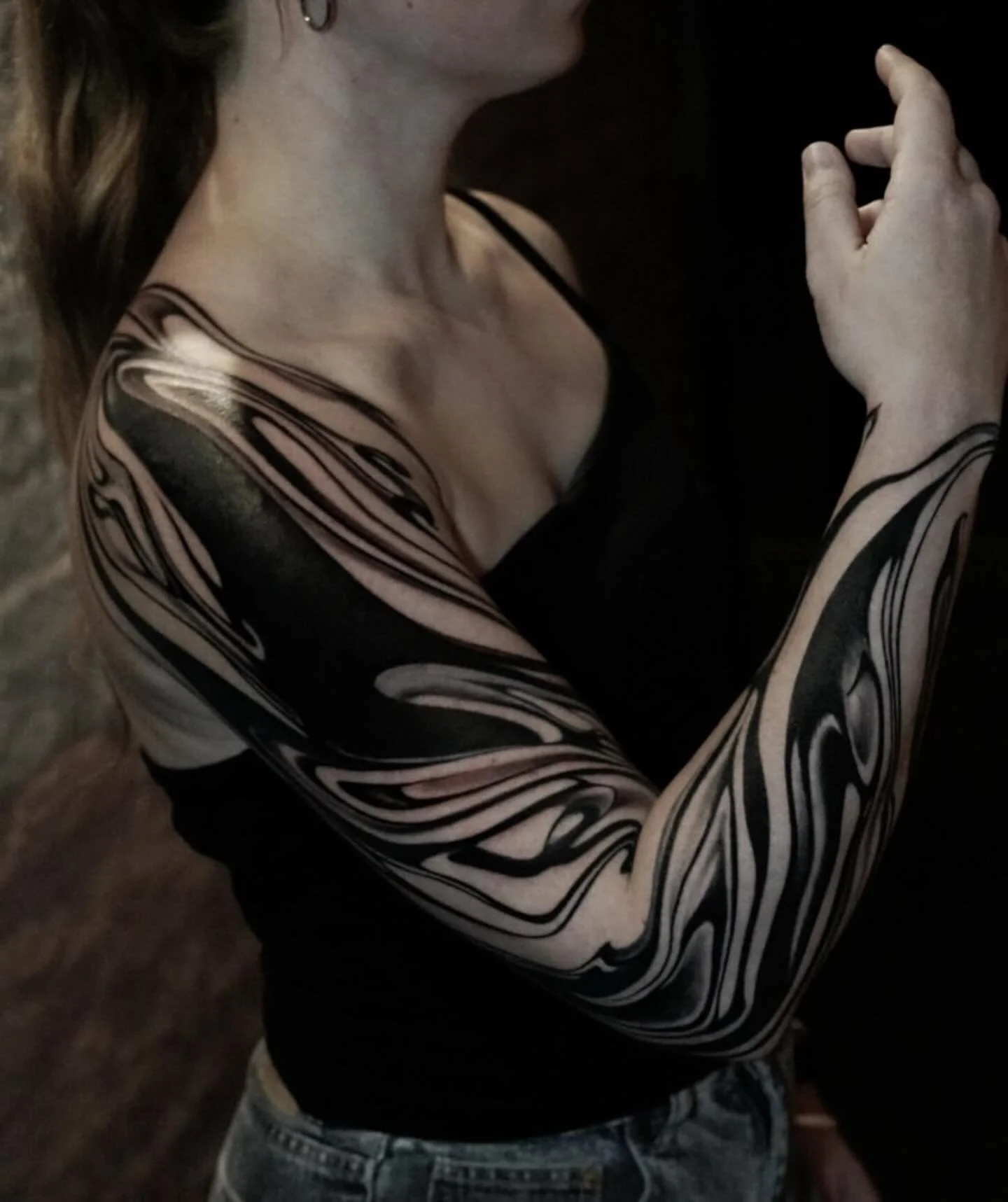 Done by @amjad_tat 👉 for bookings email him at amjelm00@gmail.com⁣⁣#amjadtat #abstracttattoo #blackworktattoo