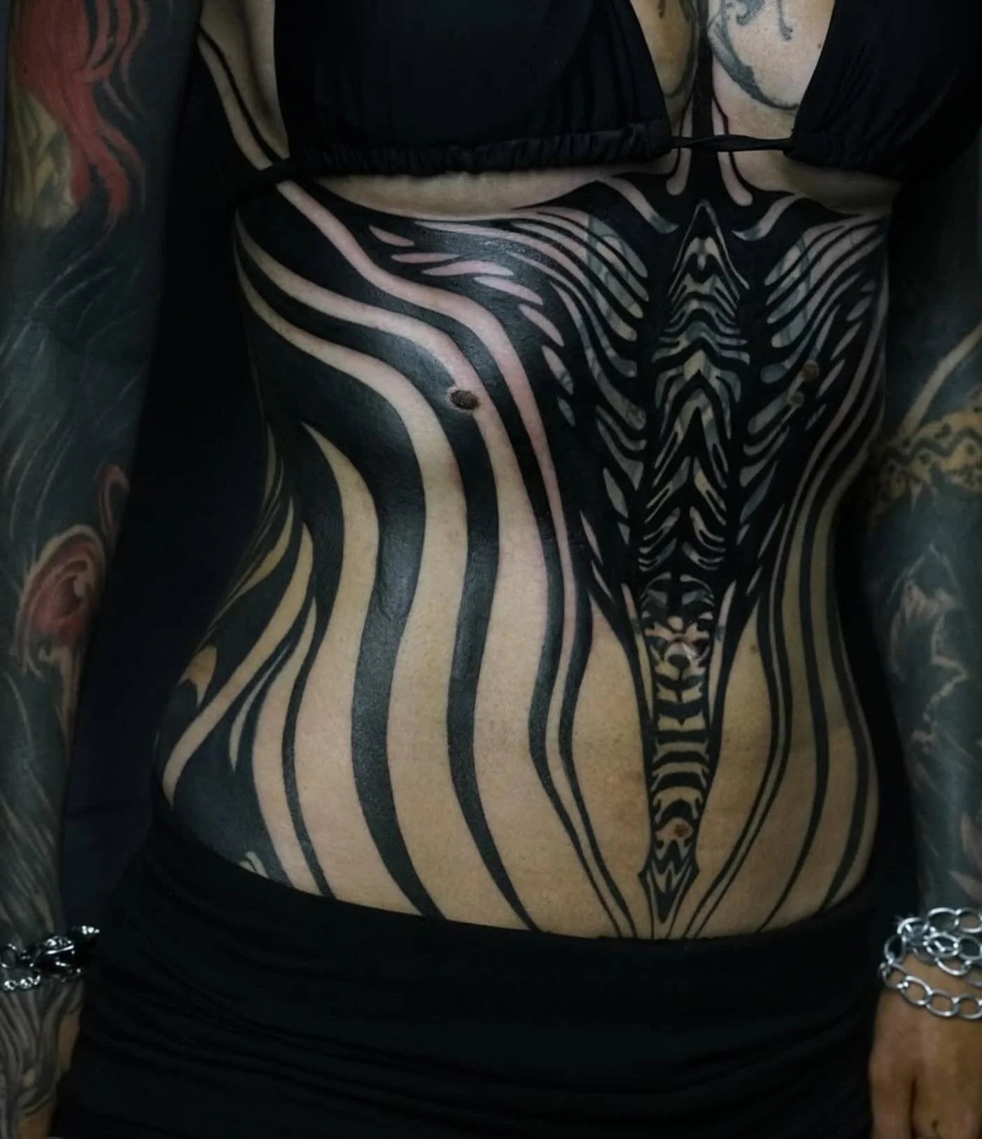 Done by @amjad_tat 👉 for bookings email him at amjelm00@gmail.com⁣⁣#amjadtat #abstracttattoo #blackworktattoo