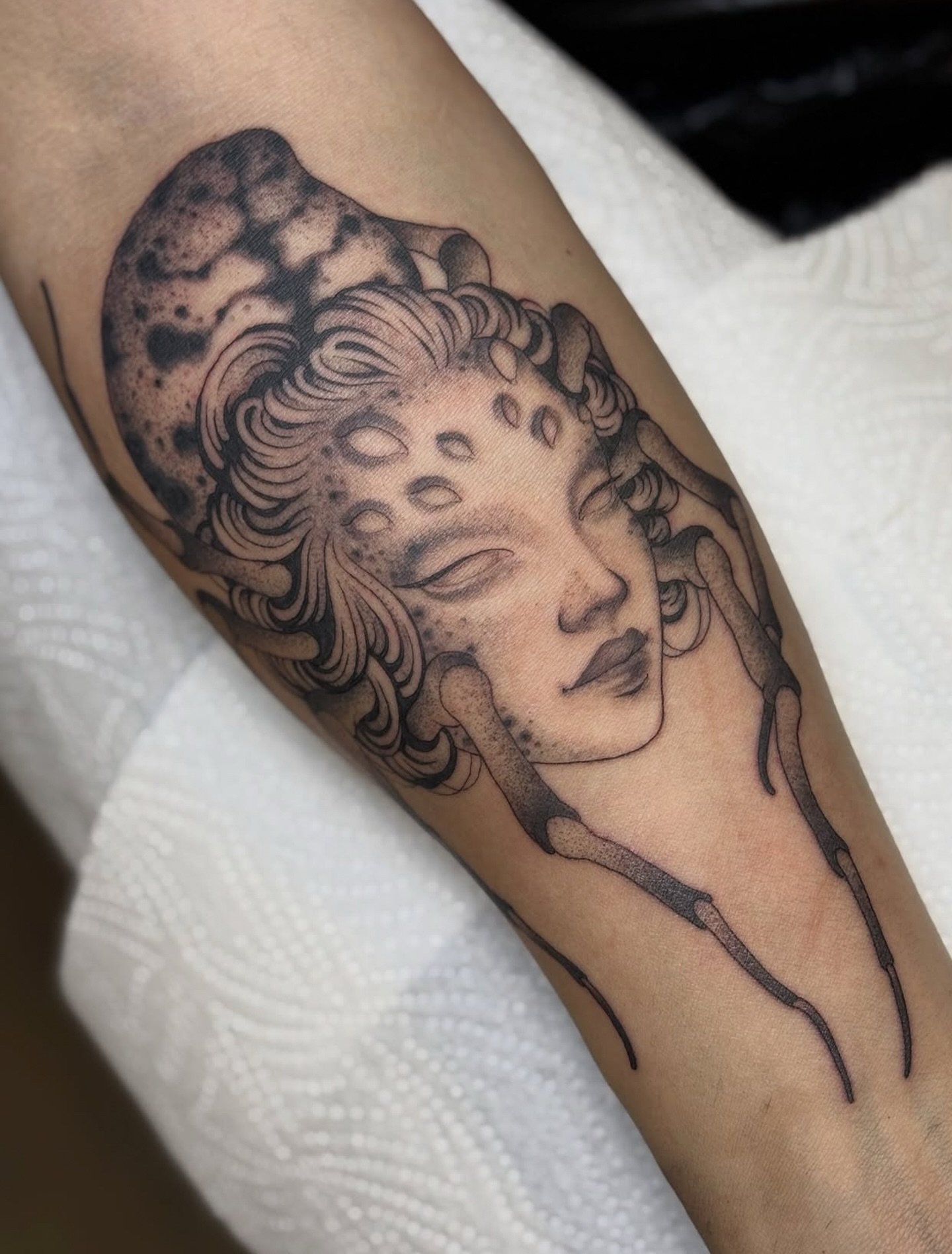 Done by @clarawelshtattoos for info &amp; bookings 📩 info@redpointtattoo.com
&bull;
&bull;
&bull;
#redpointtattoo #clarawelshtattoos #londontattoo