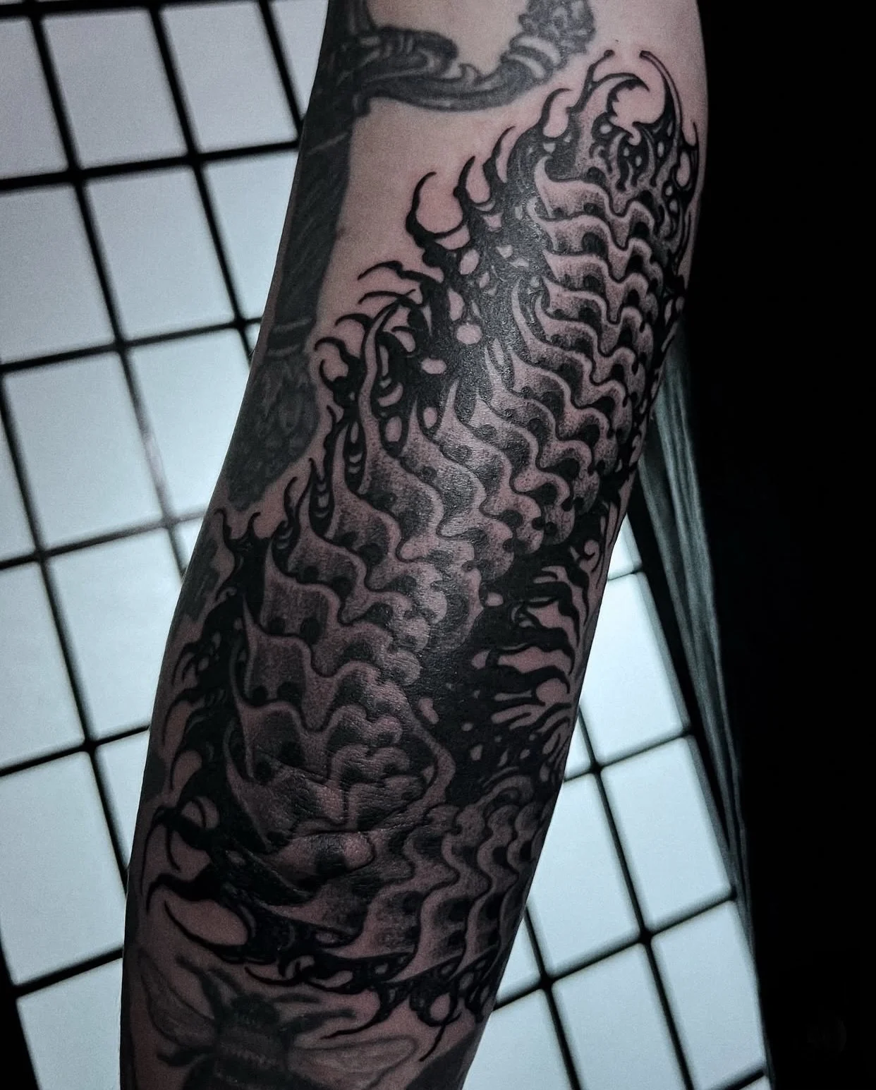 Done by @lukey.wolf for info &amp; bookings 📩 info@redpointtattoo.com 
&bull;
&bull;
&bull;
#lukeywolf #redpointtattoo #londontattoo