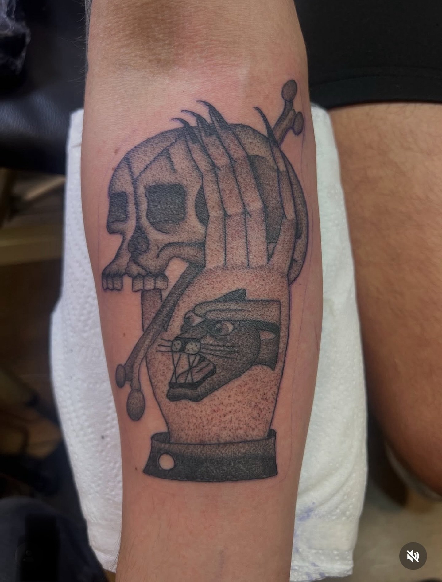 Done by @teidetattoo for info &amp; bookings 📩 info@redpointtattoo.com
&bull;
&bull;
&bull;
#teidetattoo #redpointtattoo #finelinetattoo