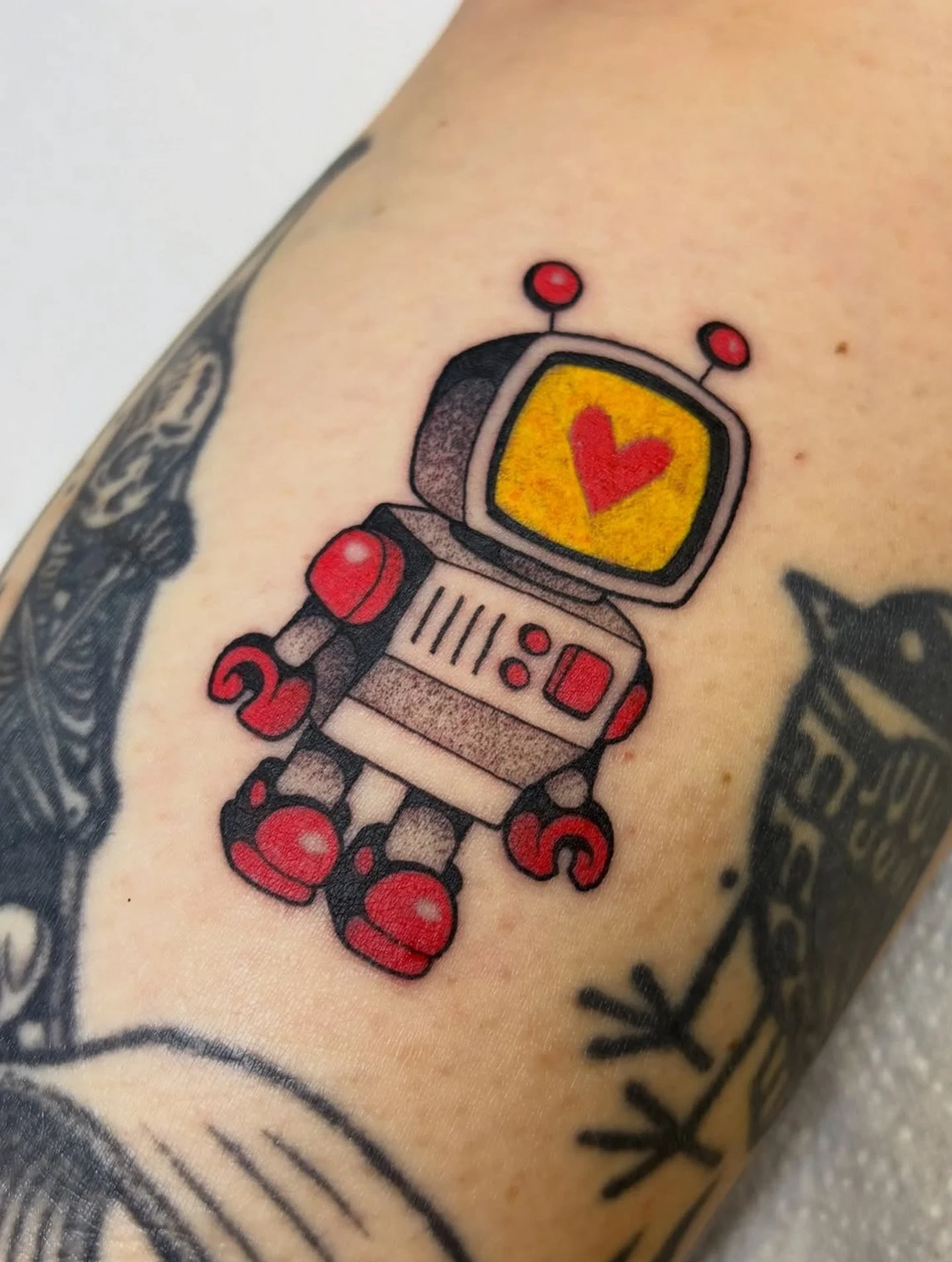 The only type of bot we like ! Done by @clarawelshtattoos for info &amp; bookings 📩 clarawelshtattoos@gmail.com
&bull;
&bull;
&bull;
#clarawelshtattoo #colourtattoo #cybertattoo