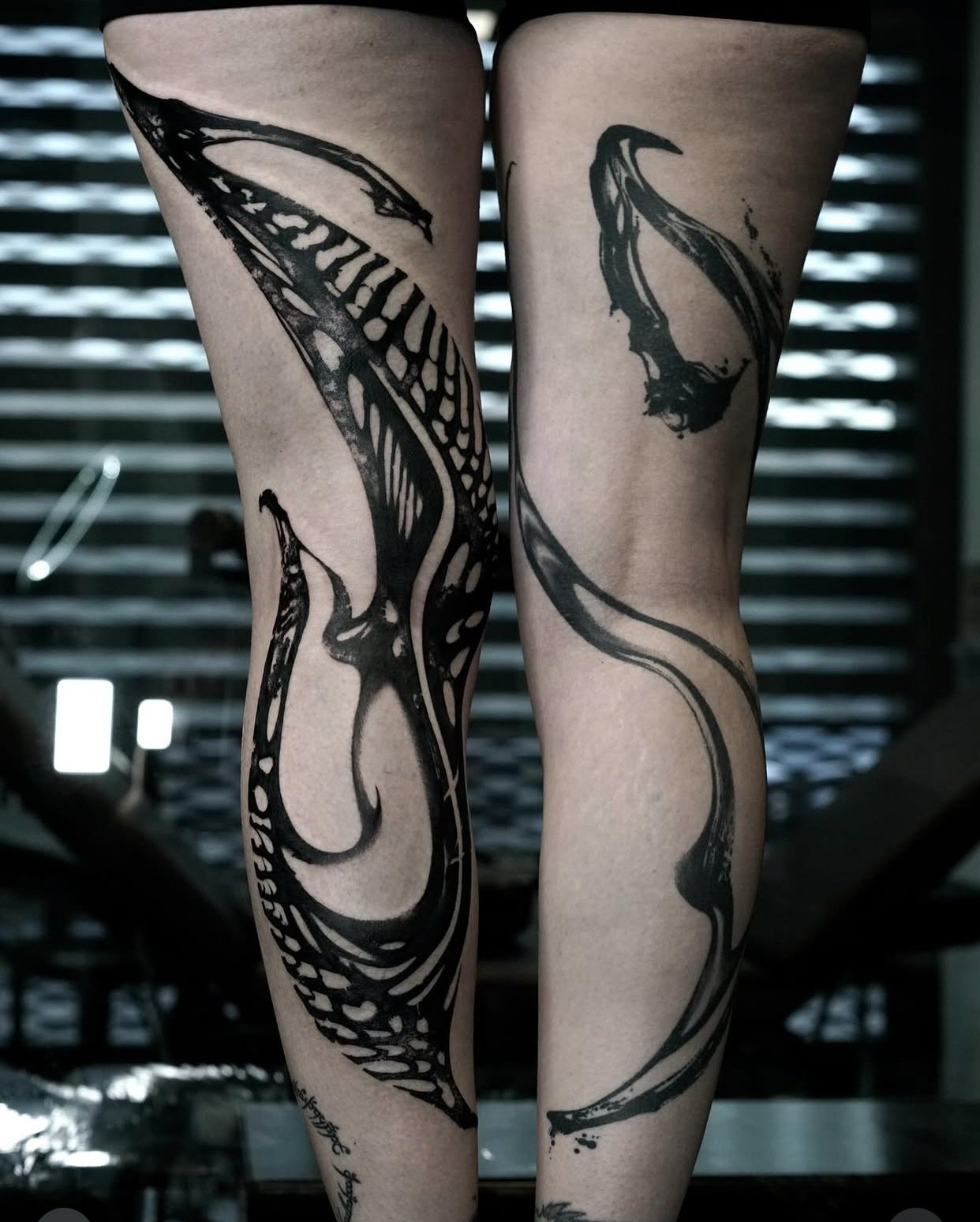 Abstract leg flow by @amjad_tat for info &amp; bookings 📩  info@amjadtattoo.net
&bull;
&bull;
&bull;
#amjadtattoo #abstracttattoo #londontattoo