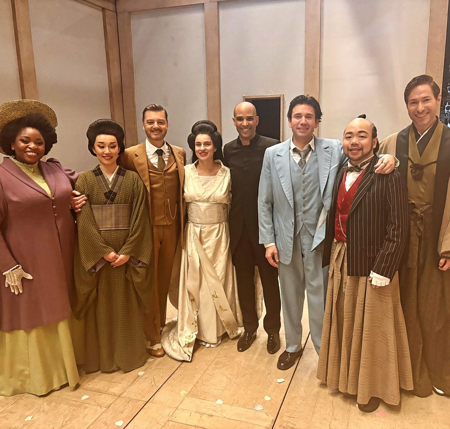 G&Igrave;A IL SOLE

Saying goodbye to our lovely first cast of Madama Butterfly at @royaloperahouse 

Thank you all for your magnificent artistry. Hope to see you soon.

Asmik Grigorian
@iamjoshuaguerrero 
@hongni.wu 
@l_vasar1987 
@huangyachung 
@ro