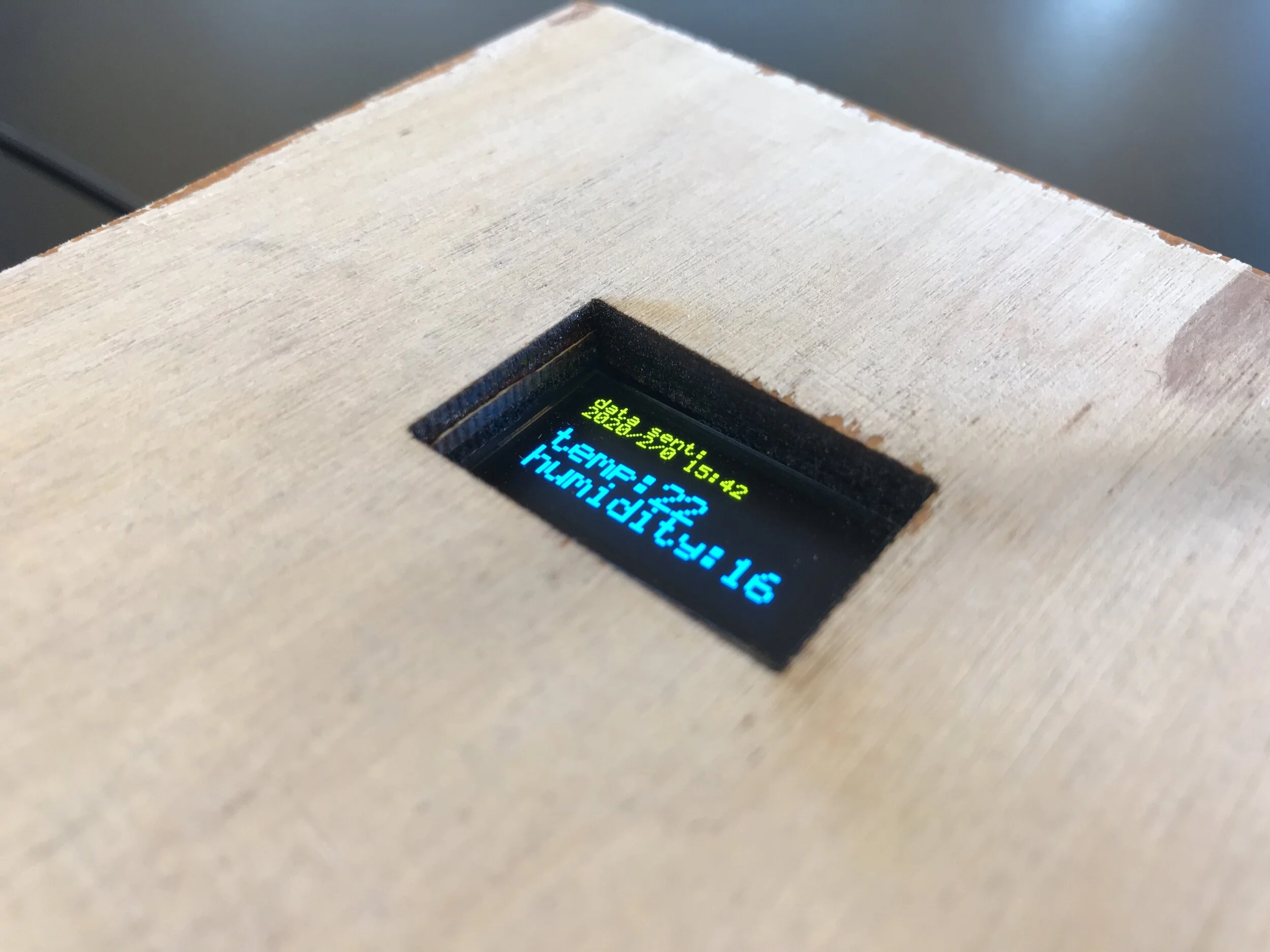 close up of display with the temperature and humidity values last sent