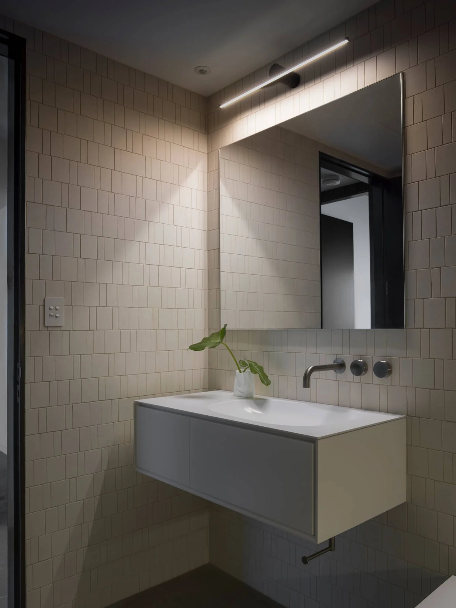 Killcare Heights Escarpment House Vanity.jpg