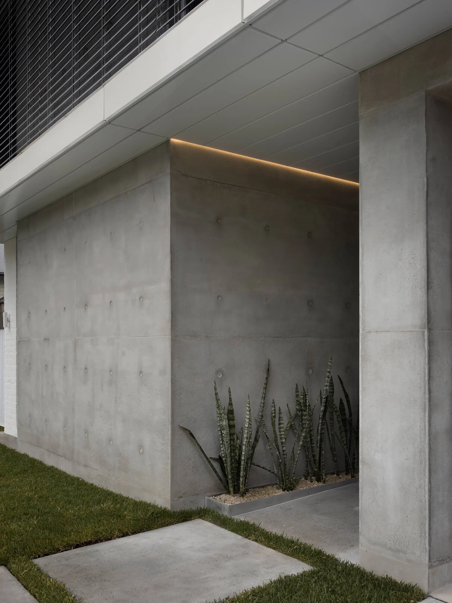 Newport-Entry-Planter.jpg