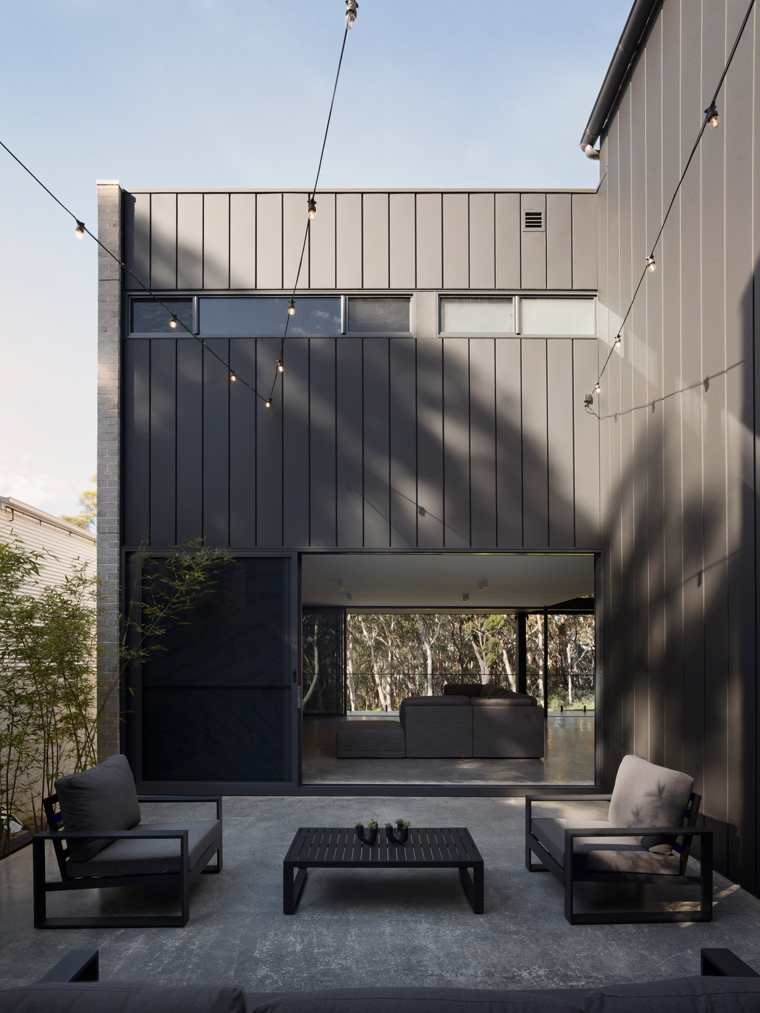 Beachview-Macmasters-Courtyard Entertaining.jpg