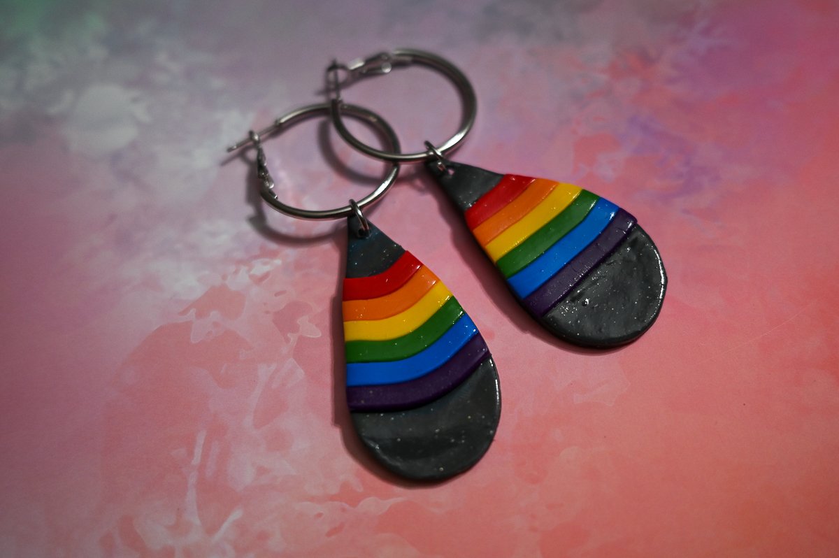 Teardrop Grey/Rainbow