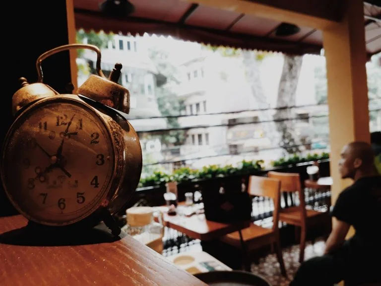 thiet-ke-quan-cafe-co-dien.jpg