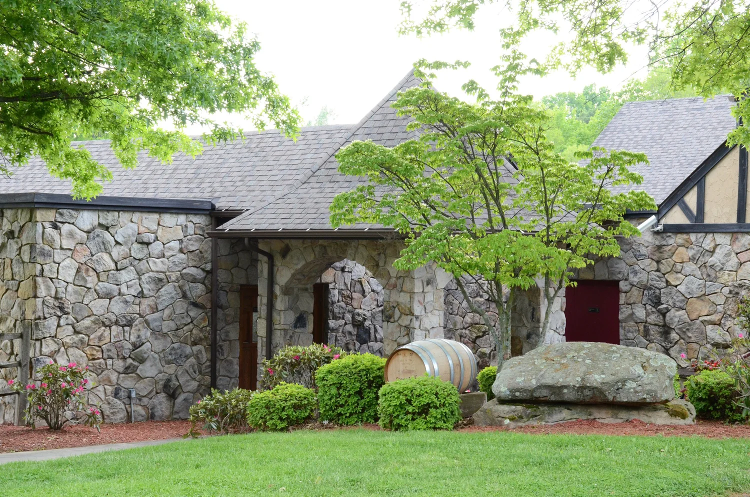 Photo inspiration: Fresh Look at Stone Villa Wine Cellars