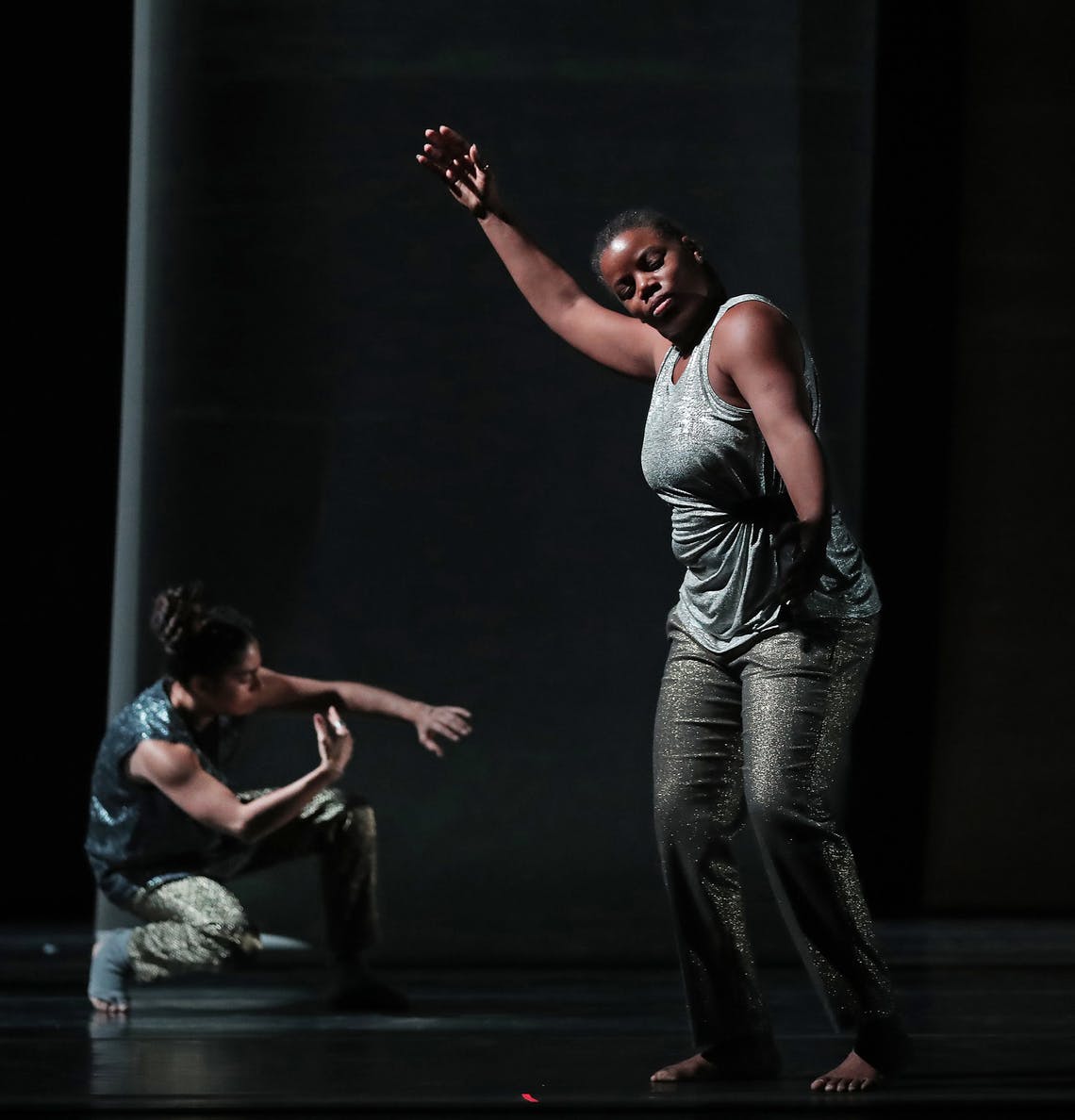 DAVID.JOLES@STARTRIBUNE.COM Performers Leslie Parker, front, and, Zoë Klein were fluid and captivating during a dress rehearsal for “Weave.”