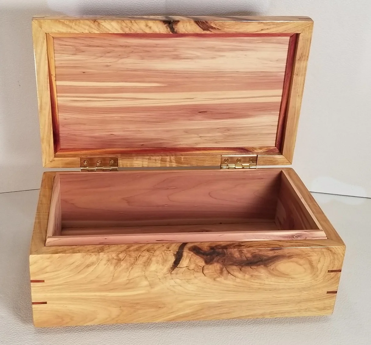  Cedar Lined Cigar Box 