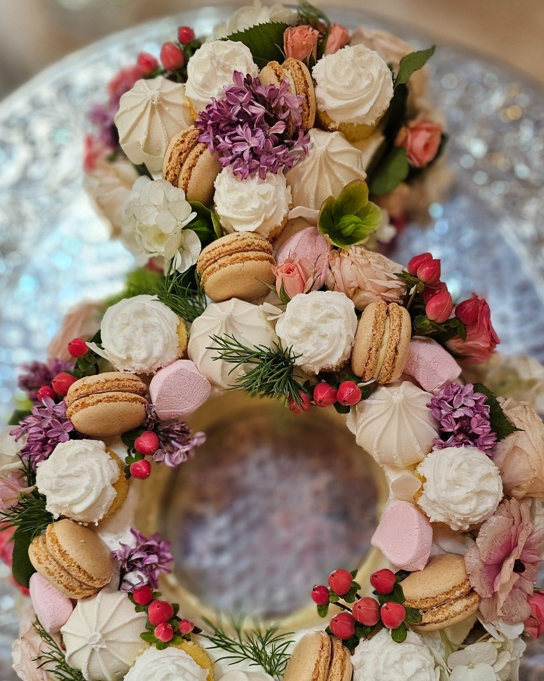 Engagement Ring Cookie Cake! 🤤 

Planning your next event? We can take all the pressure off and make it an easy and enjoyable time for you AND your guests!

📱858-405-5372
📍San Diego, CA
💻busybeecookforme.com
.
#busybeesd #catering #personalchef #