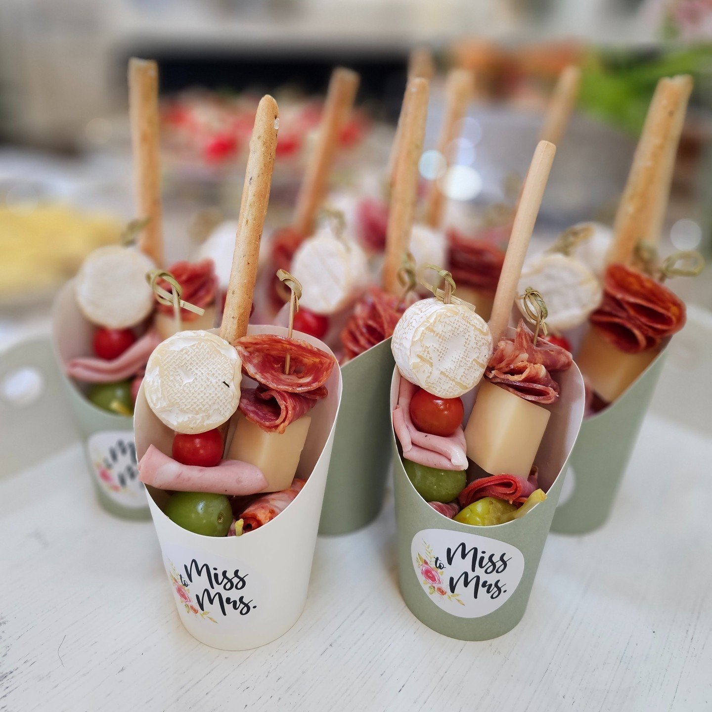 Charcuterie boards are SOOOO 2023... Let us introduce Charcuterie cups! 
We LOVE anything handheld on a stick!

📱858-405-5372
📍San Diego, CA
💻busybeecookforme.com
.
#busybeesd #catering #personalchef #foodies #sandiego #events #weddings #socal #ar