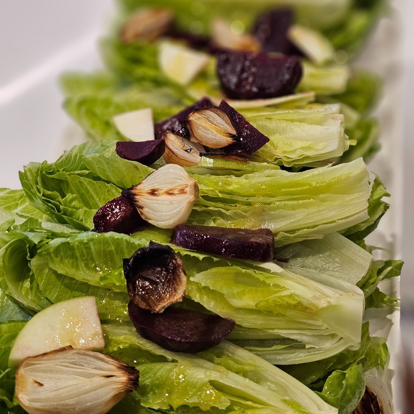 Needing a new salad idea? Try a Caramelized onion, roasted beets, and pear salad!

📱858-405-5372
📍San Diego, CA
💻busybeecookforme.com
.
#busybeesd #catering #personalchef #foodies #sandiego #events #weddings #socal #artisan-food #foodphotography #