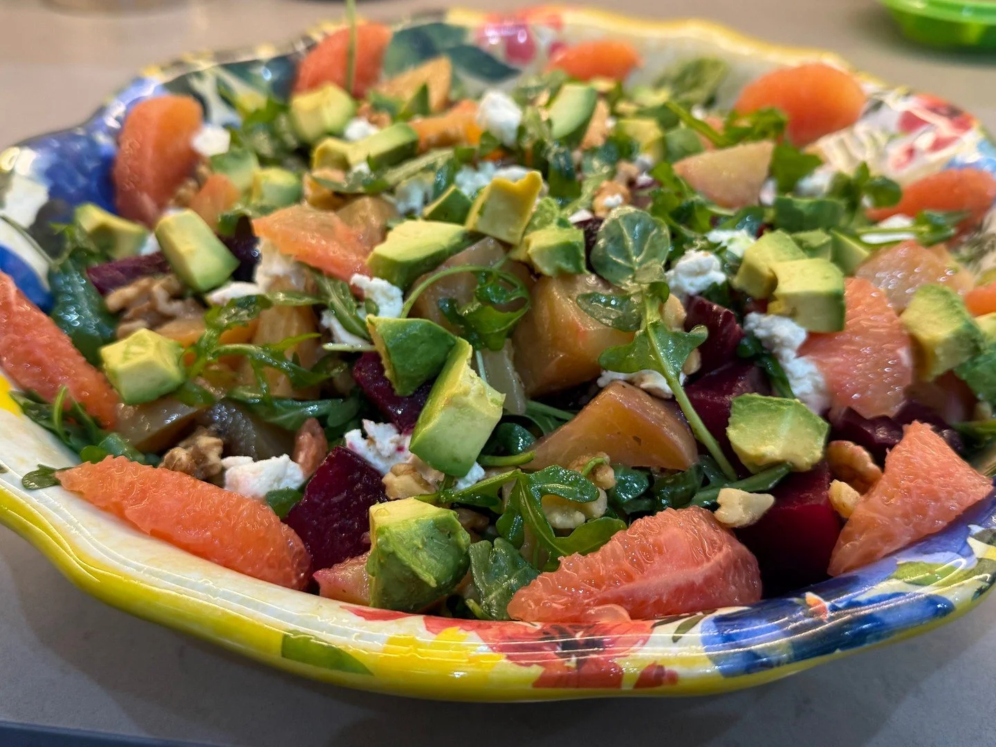Color. Texture. Balance.
This isn't a side salad — this is a main character moment. 💅
We’re talking:
🥑 Creamy avocado
🍊 Juicy grapefruit
🧀 Tangy goat cheese
🌱 Peppery arugula
💥 Earthy roasted beets
🧠 And walnuts for the crunch fac