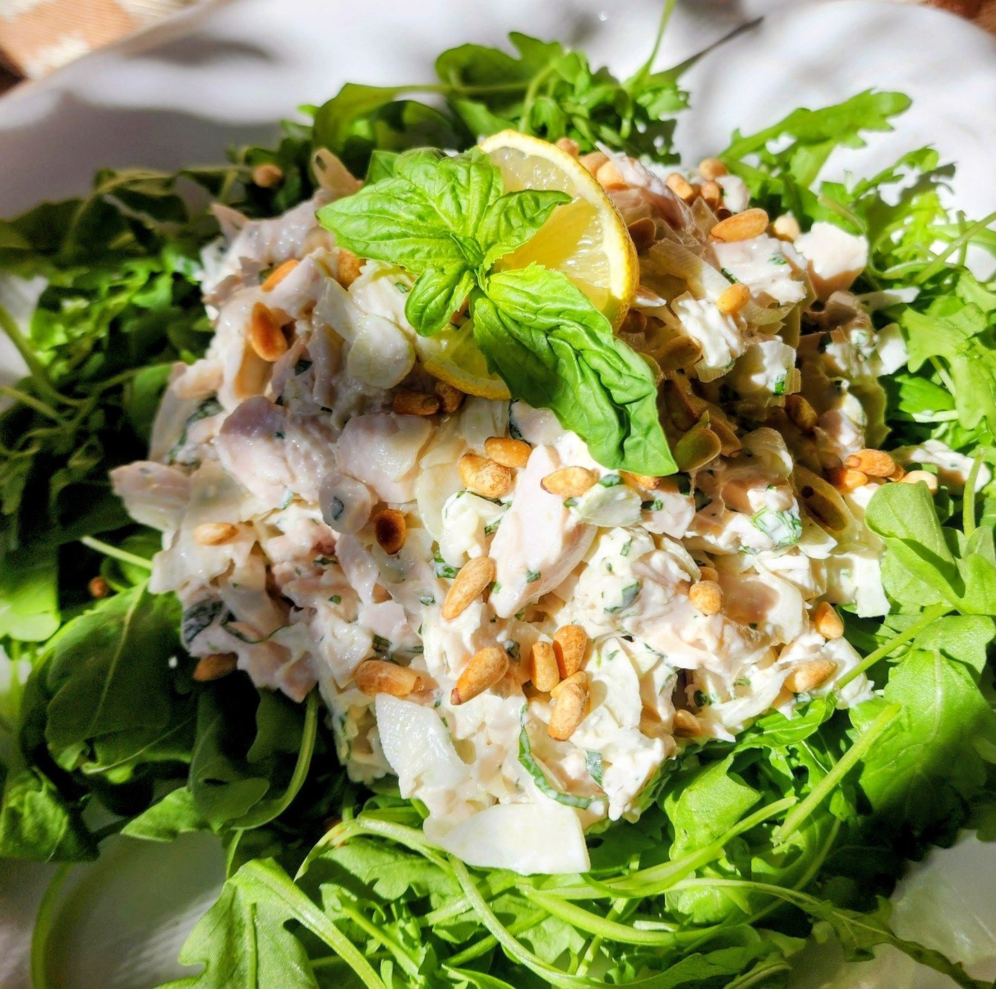 Fresh herbs. Roasted chicken. Toasted pine nuts.
This is what elevated family-style looks like.

🌿 Planning a festive lunch or brunch? We&rsquo;ve got you. Book now for the holidays and let us serve the magic.

📱858-405-5372
📍San Diego, CA
💻busyb