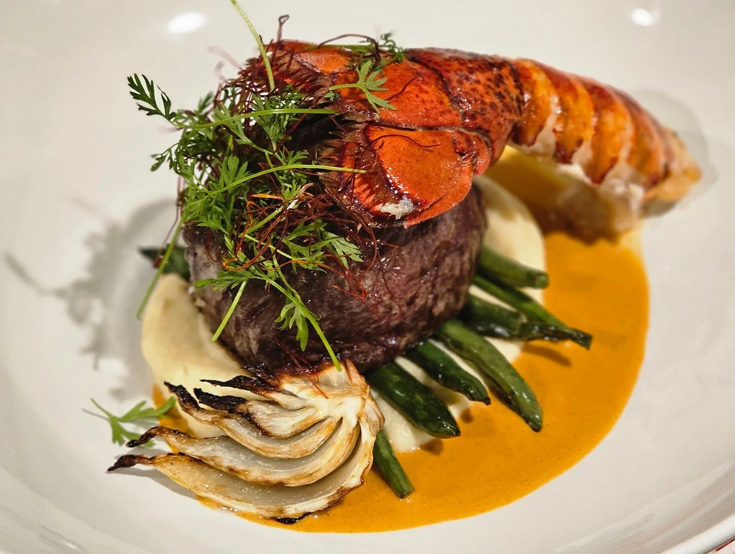 Luxury on a plate. This filet and lobster duo doesn&rsquo;t just feed your guests&mdash;it wows them.
Creamy puree, crisp green beans, and that rich lobster sauce? Say less.

🎉 Make your New Year event the one everyone talks about.
Book Busy Bee for