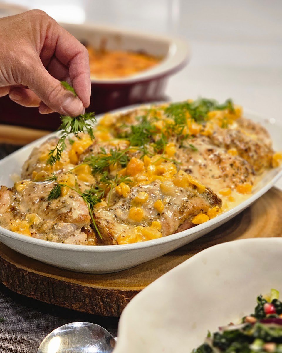 Fresh herbs, vibrant flavors, and the final touch added just before service. Our handcrafted entrees bring warmth to the table and joy to every bite.
🍽 Let us create a custom menu that fits your event perfectly.

📱858-405-5372
📍San Diego, CA
💻bus