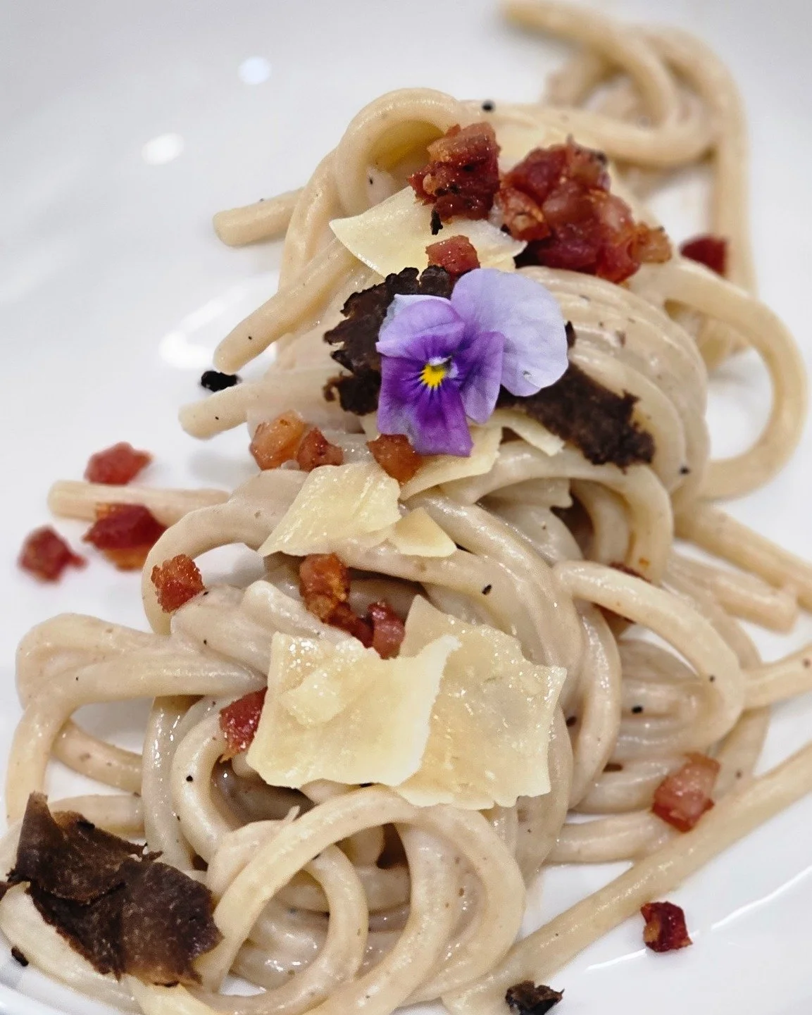 This isn&rsquo;t just pasta&mdash;it&rsquo;s our creamy truffle carbonara, finished with crispy pancetta, shaved parmesan, and a pop of edible floral.

📱858-405-5372
📍San Diego, CA
💻busybeecookforme.com
.
#busybeesd #catering #personalchef #foodie