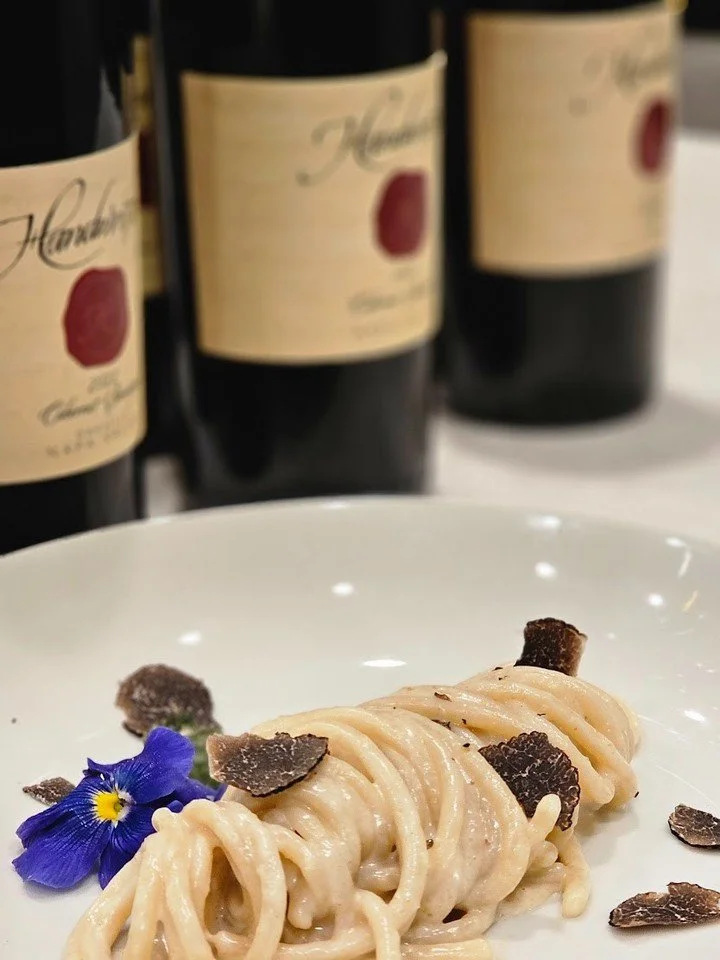 Creamy, earthy, simple&hellip; and loaded with luxury.
This truffle pasta paired with bold red wine is how you start 2026 like a boss.

✨ Whether it&rsquo;s a client dinner or a cozy at-home celebration, we bring the elegance to you.
📆 Bookings open