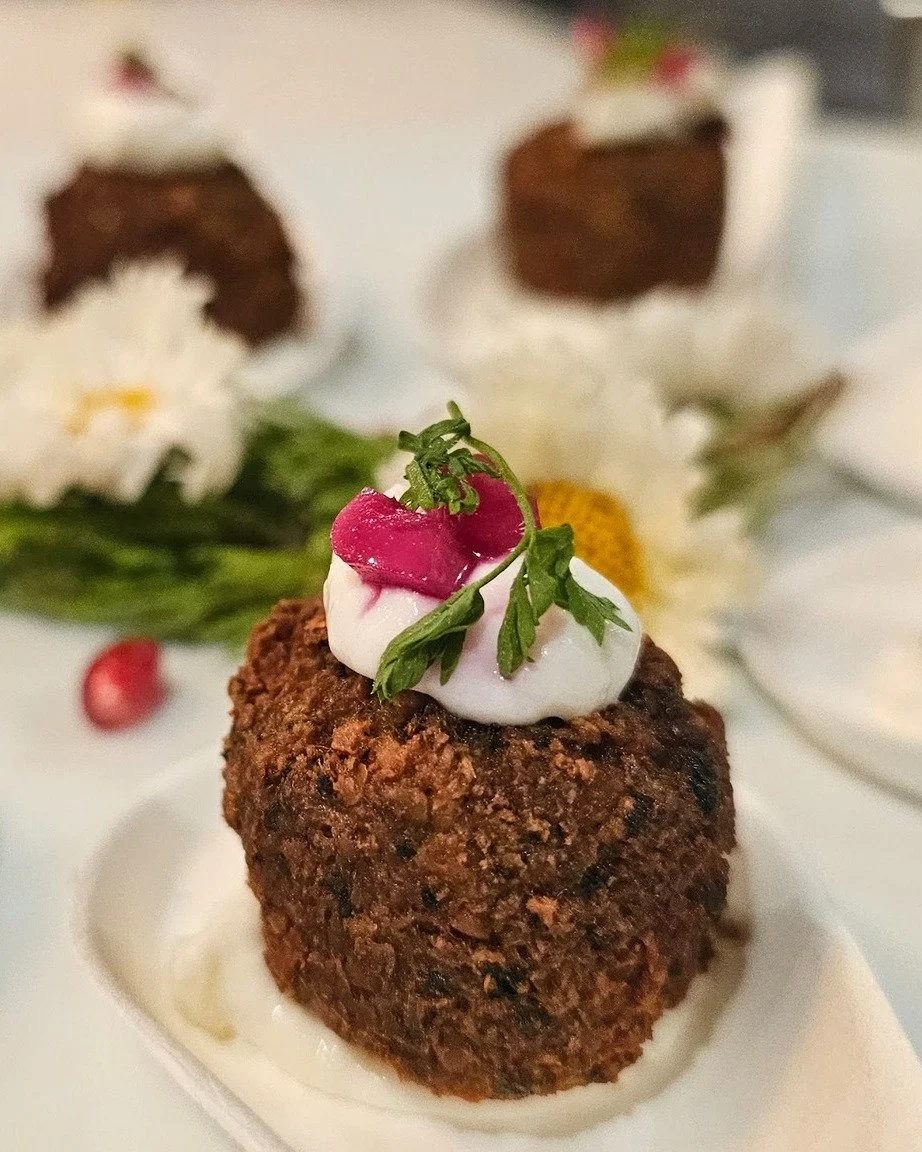 A bite-sized burst of flavor. These crispy-on-the-outside, creamy-on-the-inside falafel rounds were made to mingle. They&rsquo;re the kind of appetizer guests won&rsquo;t stop talking about.
💫 Let us take care of the bites, you enjoy the moments.

?