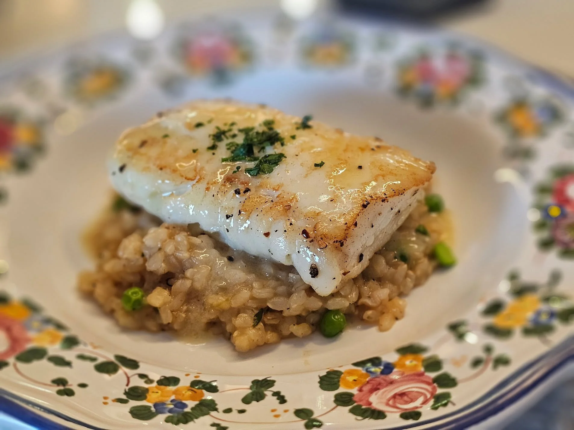 That moment when the fork breaks through perfectly seared fish and sinks into creamy risotto&hellip; yeah, that one.

Crispy edges, buttery center, and a base that&rsquo;s been stirred with intention, not rushed.

This isn&rsquo;t just dinner.
This i